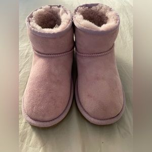 UGG Girls boots size 3 lavender very good condition